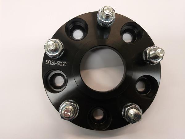 SteyrTek Adapteri Musta (levikepala) 25mm 5x4,5''/5x4,5'' = 5x114,3mm/5x114,3mm